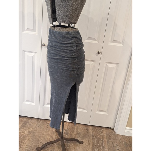 SUNDRY® Side Slit Skirt. Gray/Grey. Size 1 (small). 95% cotton/5% spandex - Picture 8 of 10